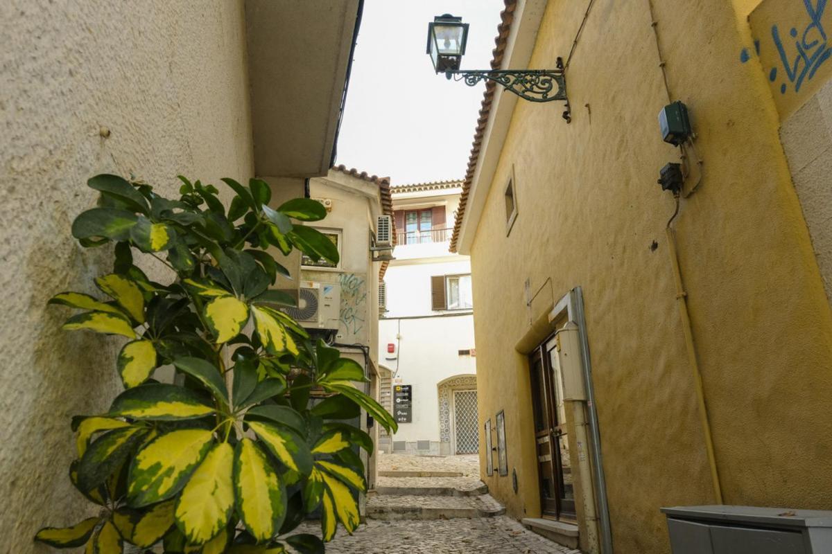 Beco Torto, Cascaes